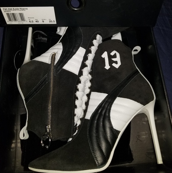 Rihanna's heel - Picture 1 of 3